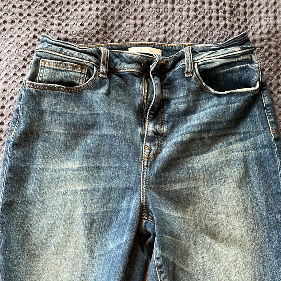 Willow & Root Ultra High Rise Mom Jean. Size 32. In like new condition! - Picture 2 of 7
